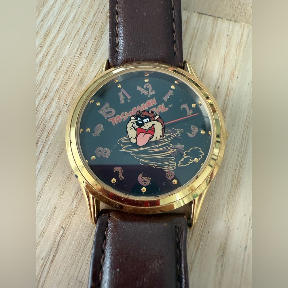 Vintage Looney tunes Tasmanian devil brown leather watch NEW BATTERY